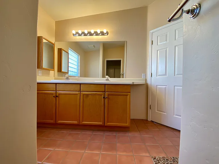 3041 E Loretta Dr — Photo 56