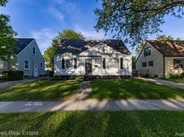 25246 Hayes Rd, Roseville, MI 48066