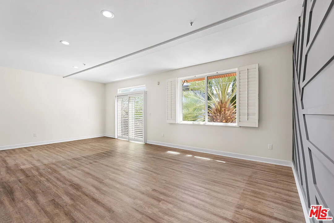 2 bed, 2.0 bath, 1337 sqft, $5,000 — Photo 2