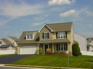465 Lynne Dr, Mount Wolf, PA 17347