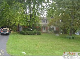 1941 Lochinvar Blvd, Oakland, MI 48363