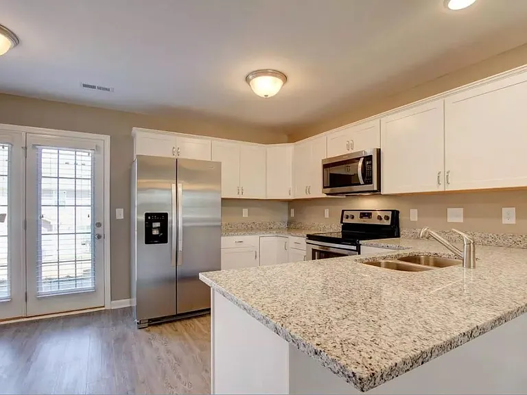 212 Alexander Blvd — Photo 7