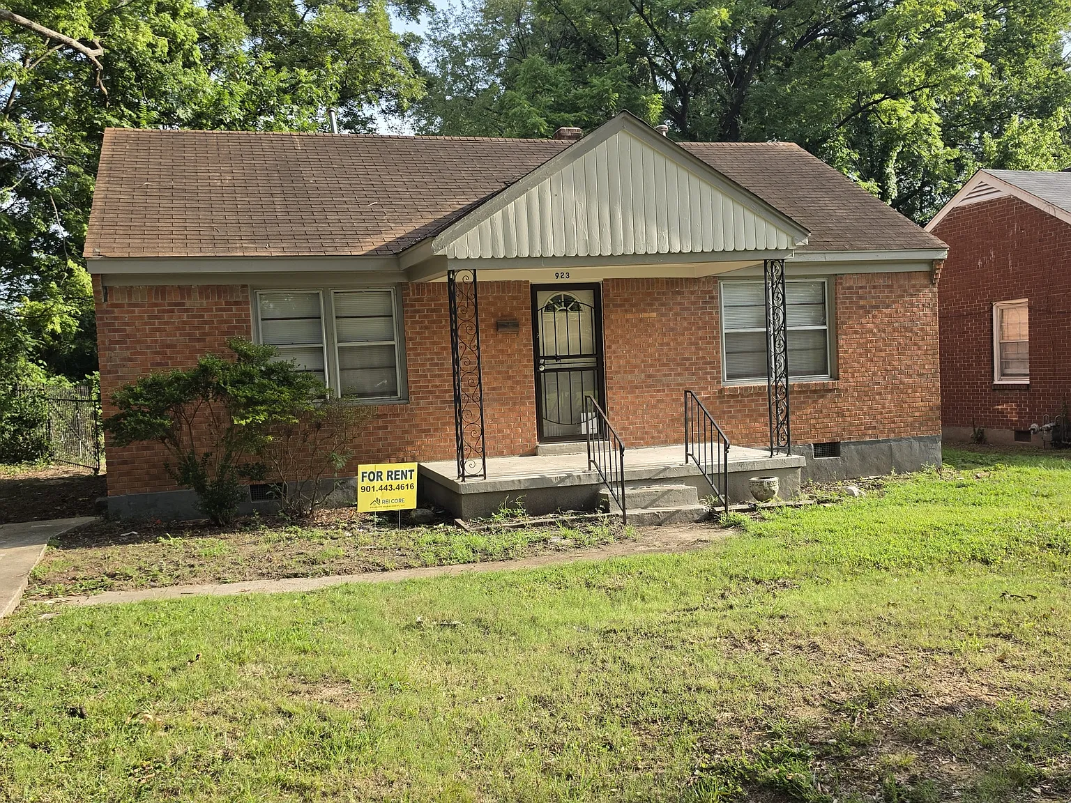 2 bed, 975 sqft, $1,100 — Photo 1