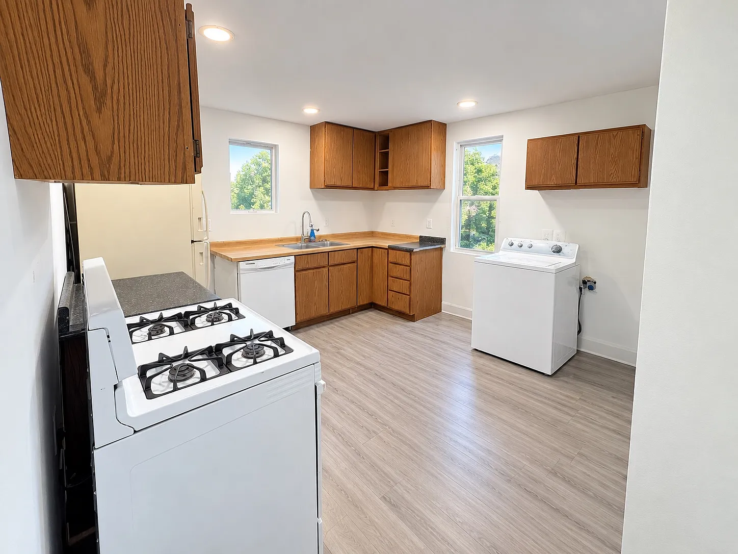 3 bed, 1045 sqft, $1,200 — Photo 3