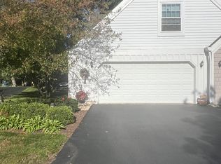 413 Country Lane Ct, Wauconda, IL 60084