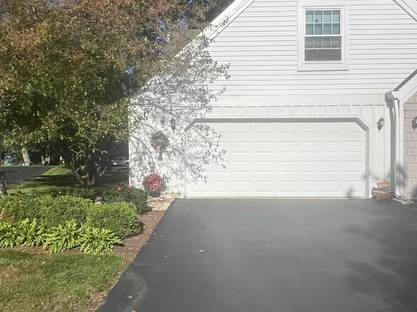 413 Country Lane Ct, Wauconda, IL 60084