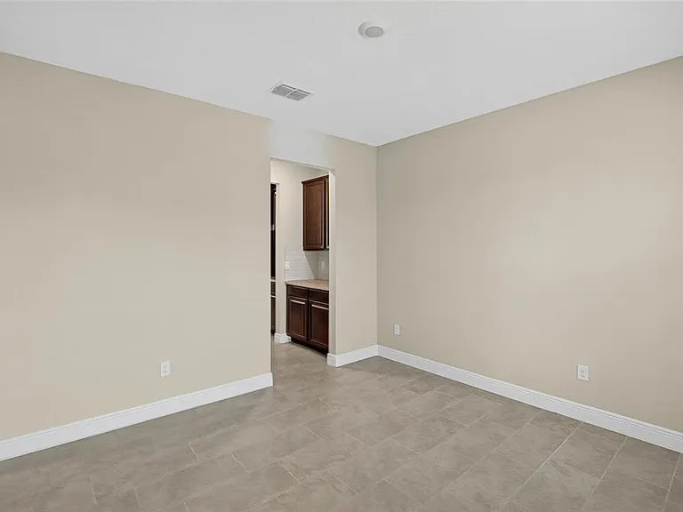 2546 Warren Acres Blvd — Photo 6