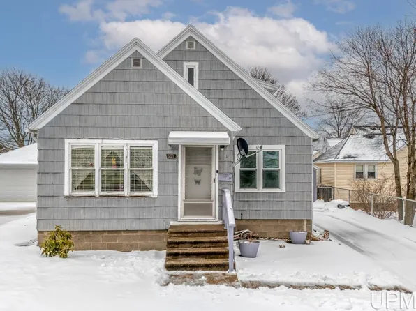 523 S 19th St, Escanaba, MI 49829