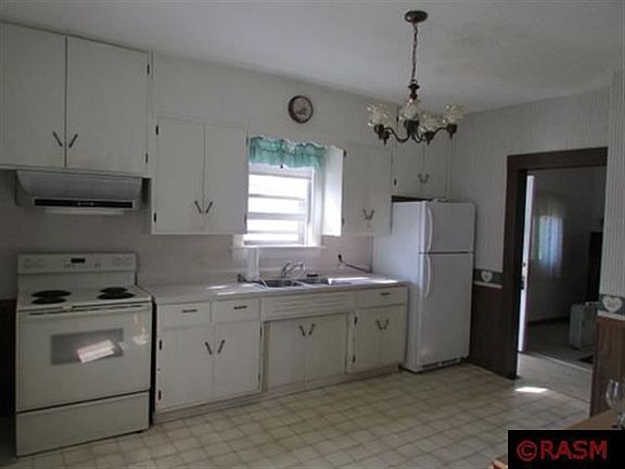 5th image of 1226 N Minnesota St