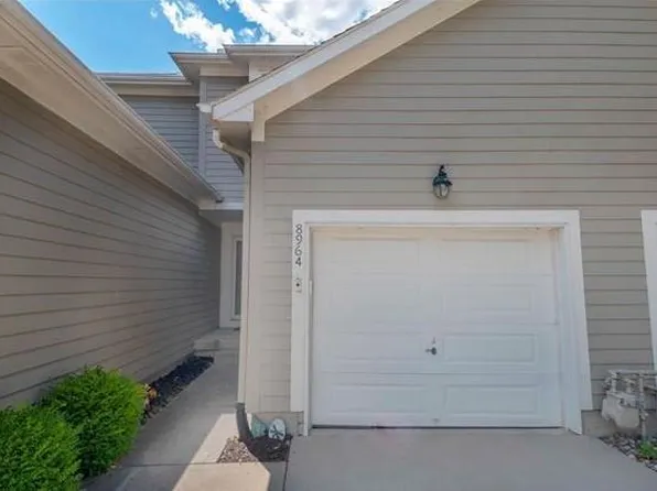8964 Boehm Dr, Lenexa, KS 66219