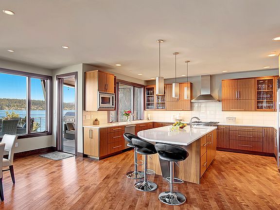 4th image of 1006 W Lake Sammamish Pkwy SE