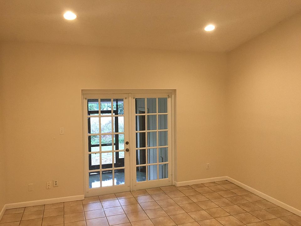 1st image of 12330 Lakeview Dr APT 2