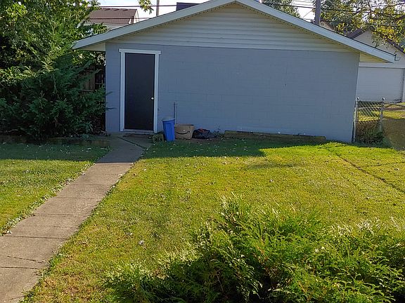 3rd image of 644 Laurel St