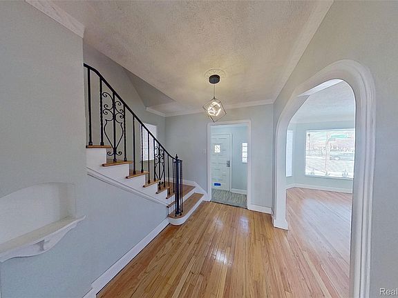 3rd image of 8401 W Seven Mile Rd