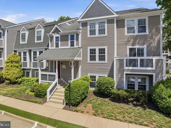 12898 Grays Pointe Rd #12898B, Fairfax, VA 22033