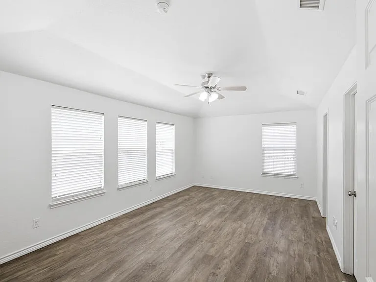408 W Shandon Ave — Photo 15