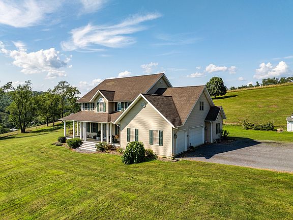 3rd image of 1360 Pine Run Rd