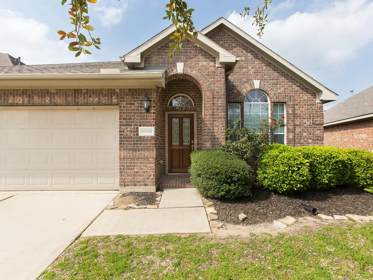 3 bed, 2.0 bath, 1532 sqft, $1,970 — Photo 2
