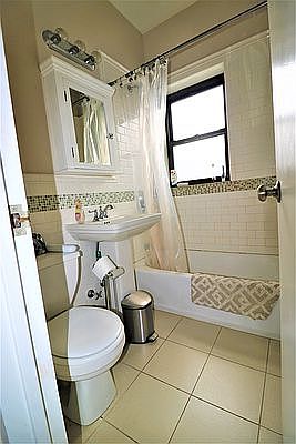 4th image of 1125 Lexington Ave APT 6B