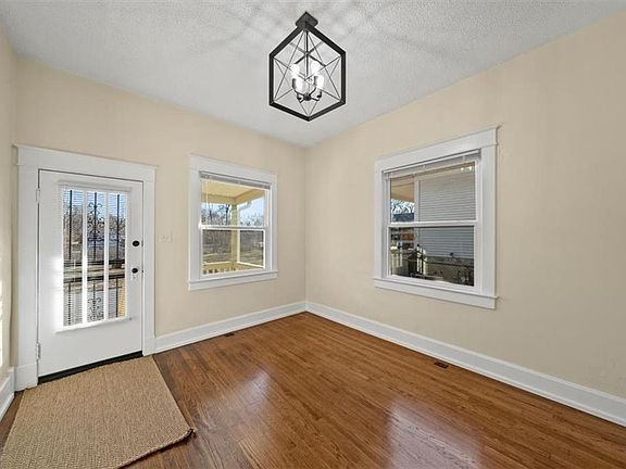 3rd image of 2534 Lawn Ave