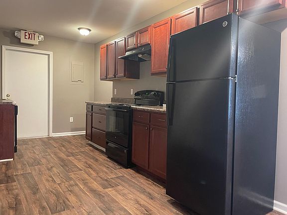 3rd image of 920 Jefferson St W #4