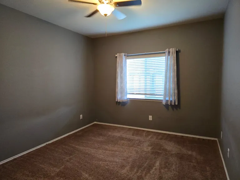 5561 Othello Dr — Photo 29