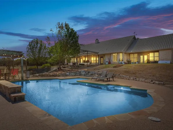 564 Sam Bass Rd, Mc Gregor, TX 76657