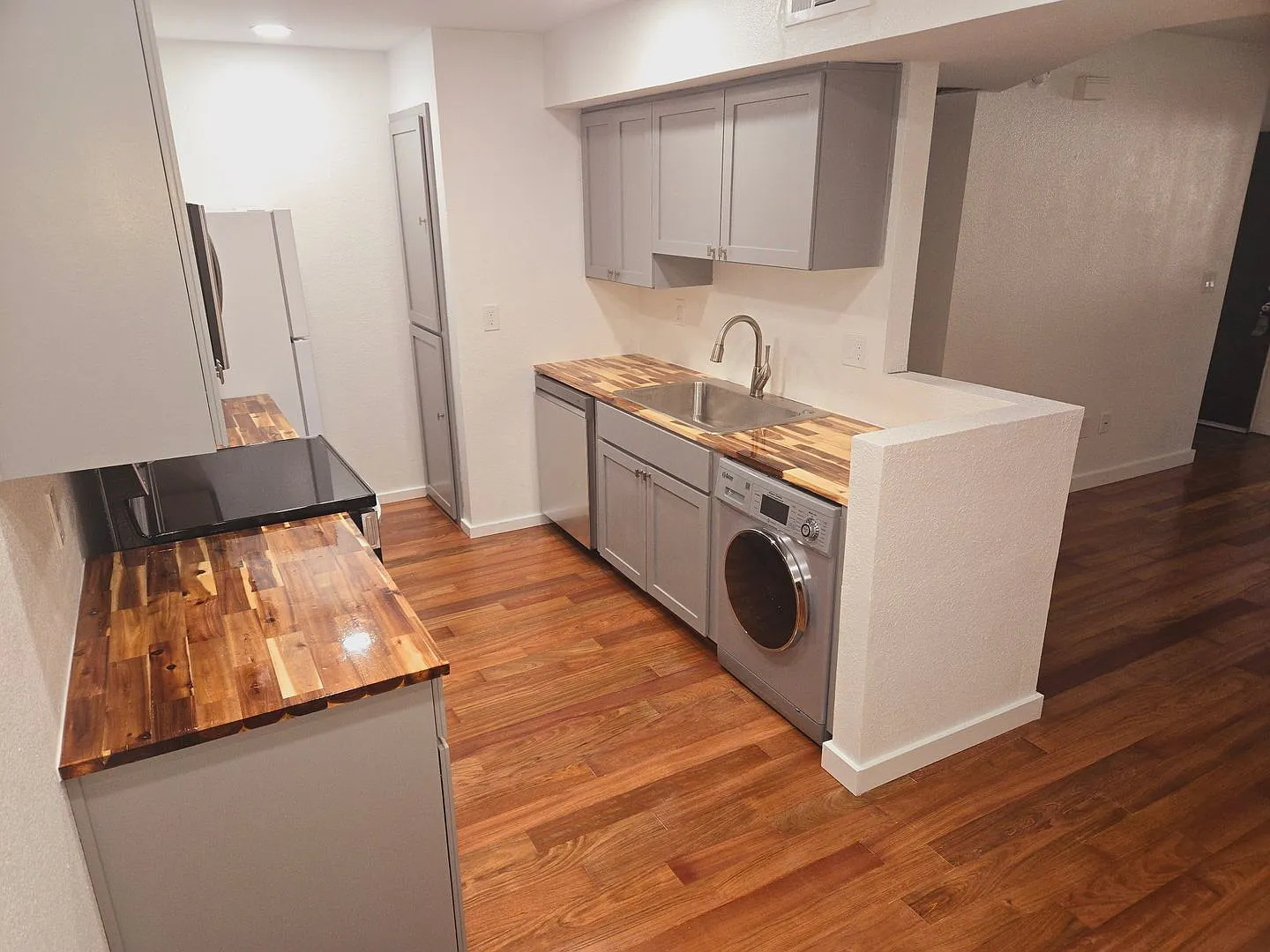Freshly Remodeled 2 Bed, 2 Bath Condo in The Arbors!! Students OK! No Pets! Avail. Now! — Photo 3