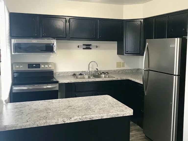 742 Fairwood Dr — Photo 3