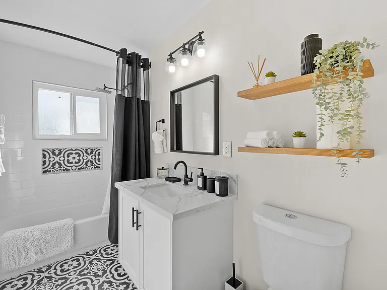 7404 Margerum Ave — Photo 3