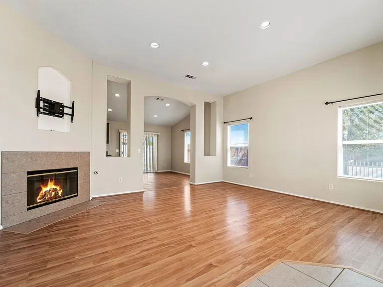 8497 Tamarack Ave — Photo 6