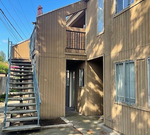 3rd image of 2925 Pacific Ave APT B