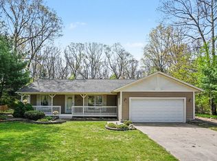 15868 Forest Side Dr, Grand Haven, MI 49417