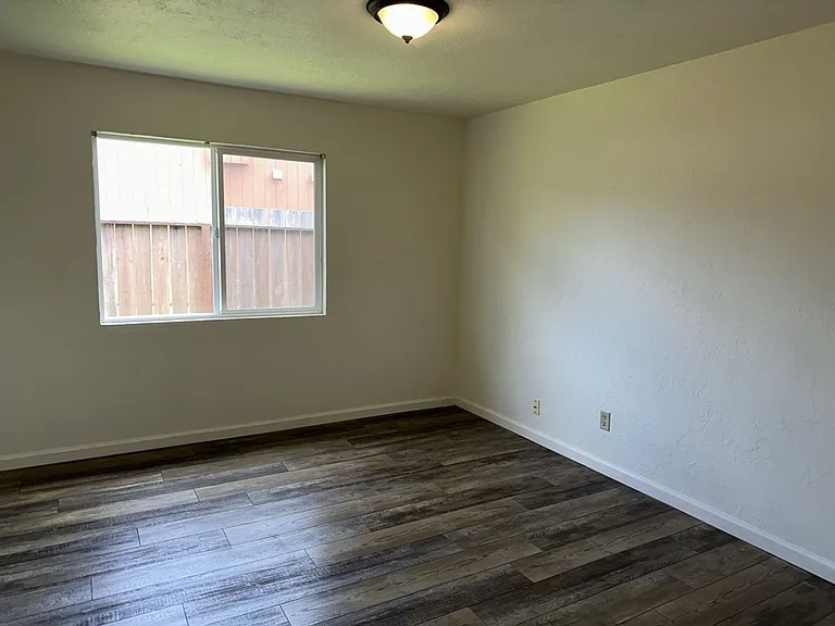 1640 Stromberg Ave — Photo 26