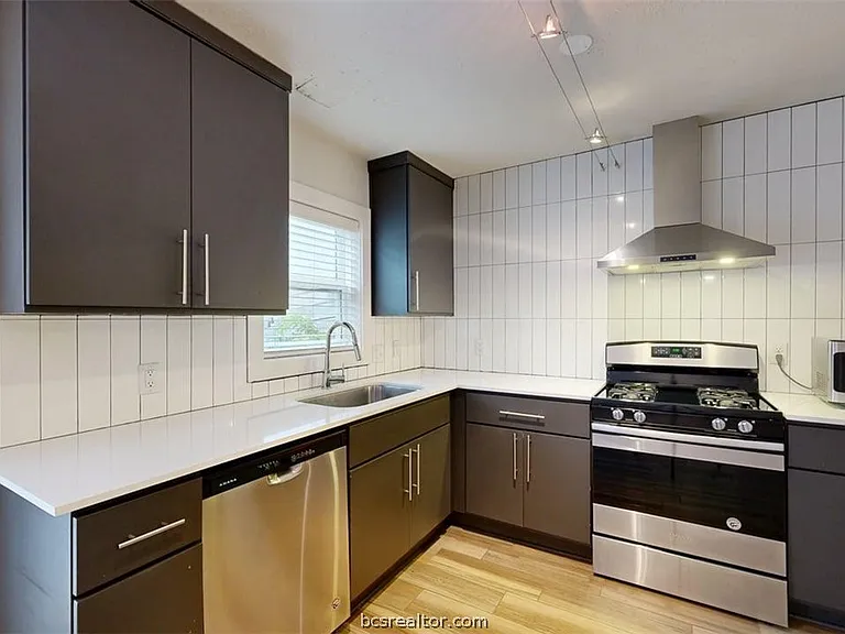 505 Boyett St #D1 — Photo 4