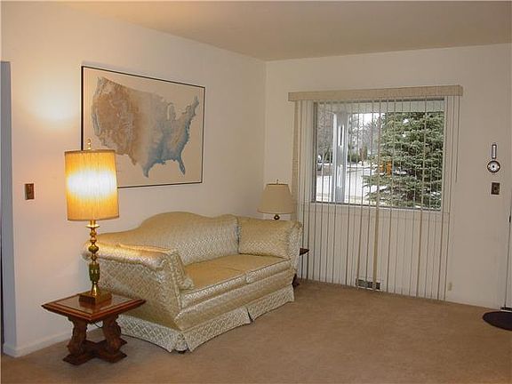 5th image of 821 E Woodingham Dr