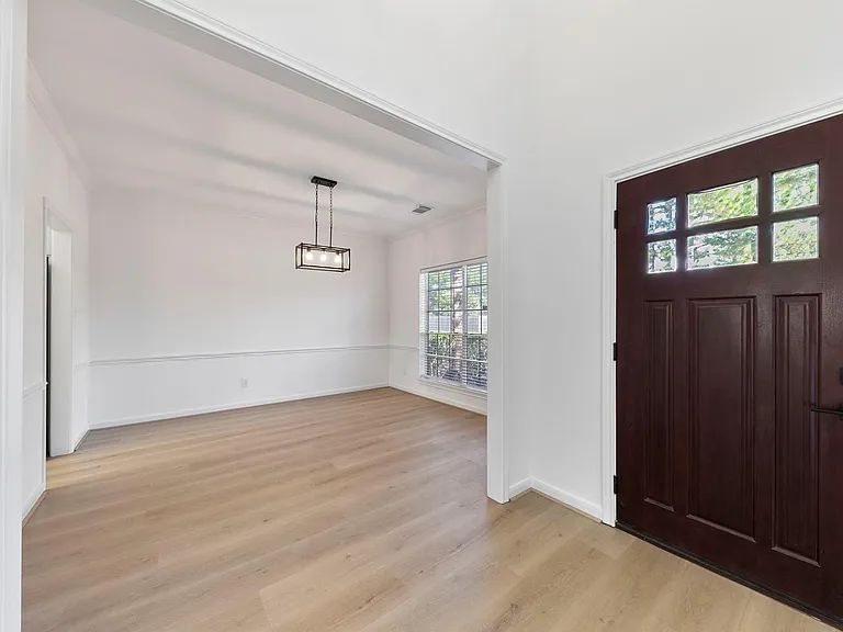 1414 Bluestone Dr — Photo 6