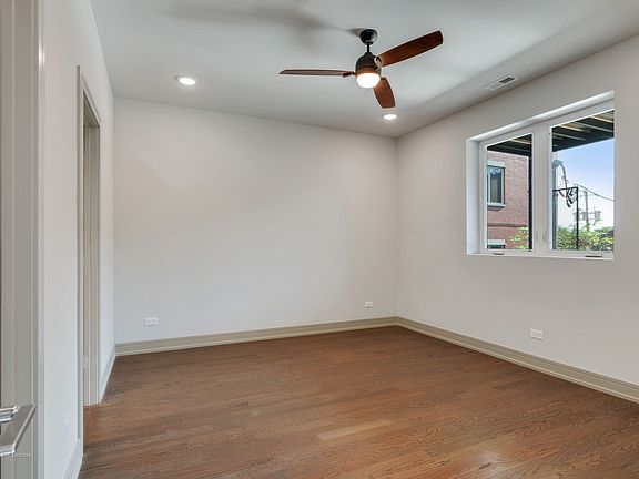 4th image of 4956 N Western Ave #2S