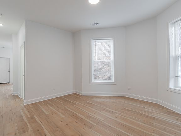 4th image of 2331 W Superior St APT 3R