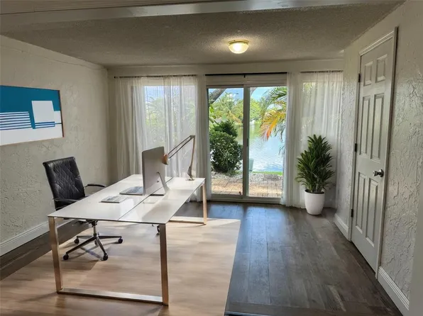 834 Banks Rd, Pompano Beach, FL 33063