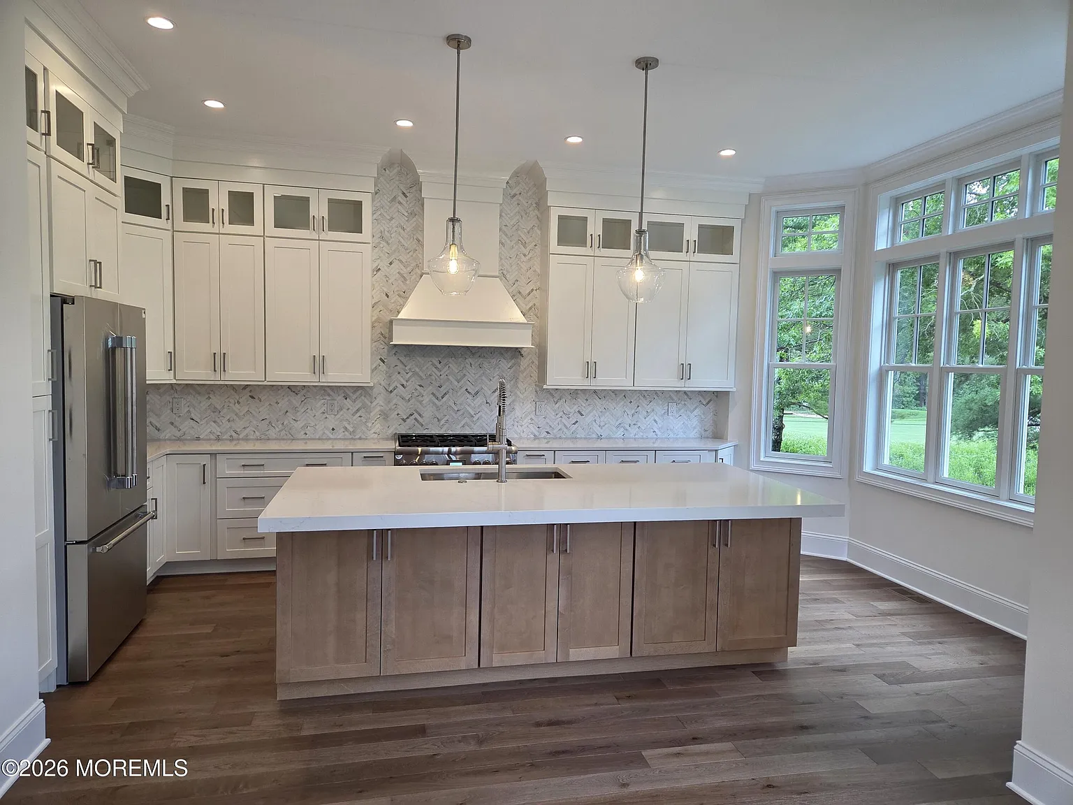 3 bed, 3.5 bath, 3400 sqft, $8,000 — Photo 2