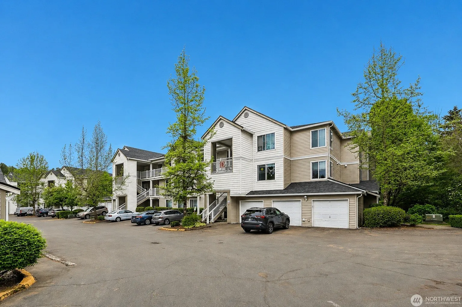 3 bed, 1286 sqft, $2,475 — Photo 1