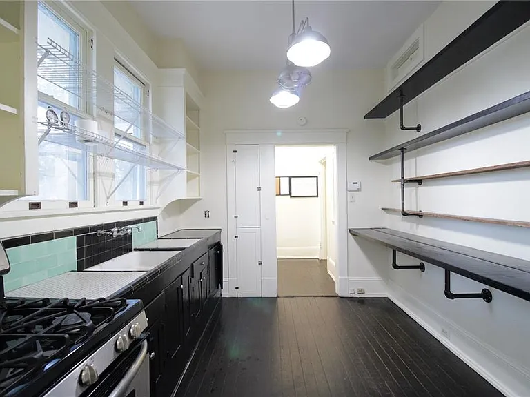 834 E University Ave — Photo 9