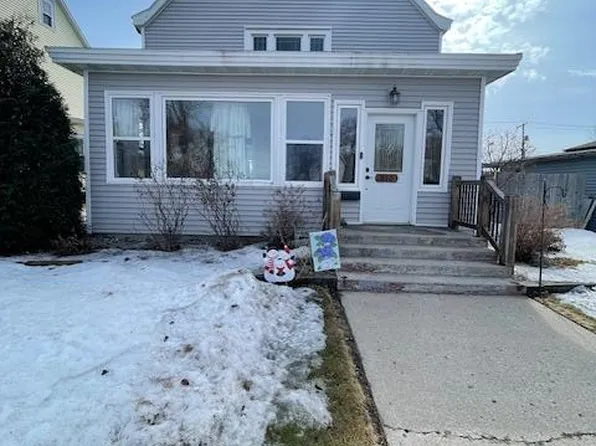 310 7th St NE, Devils Lake, ND 58301