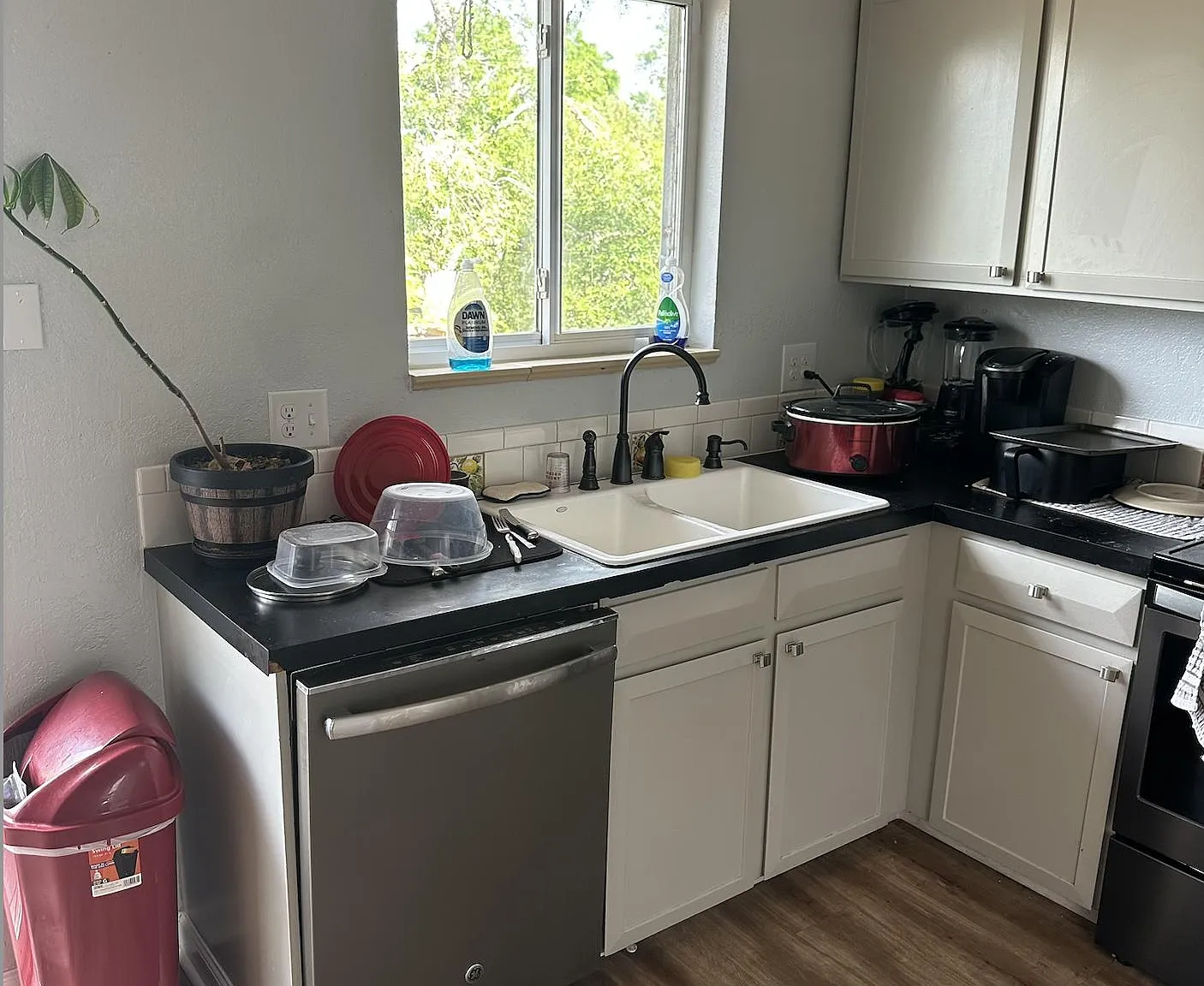 4 bed, 2.0 bath, 2600 sqft, $1,118 — Photo 3