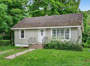 8 1st St, Godeffroy, NY 12729