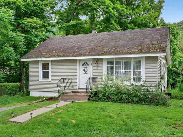 8 First Street, Godeffroy, NY 12729