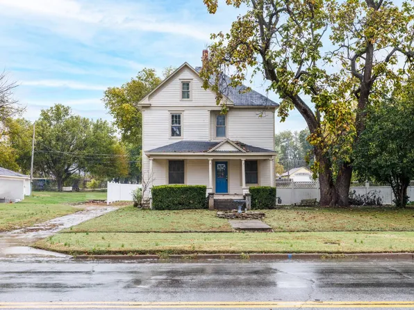 320 W Main St, Chanute, KS 66720