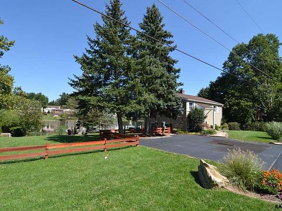 3rd image of 15830 Magnolia Dr
