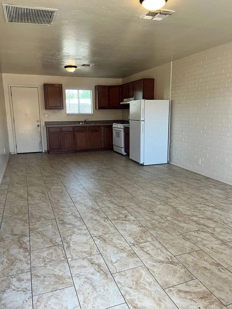 Flowing Wells Apartments — Photo 3